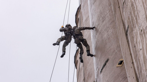 Kompani Lauritzen: Tropp Season 3 Episode 13 - Rappell Exercise