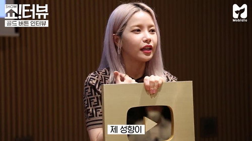 Show!terview with Jessi Season 1 Episode 3 - Solar learns a new form of Korean style entertainment from Jessi.