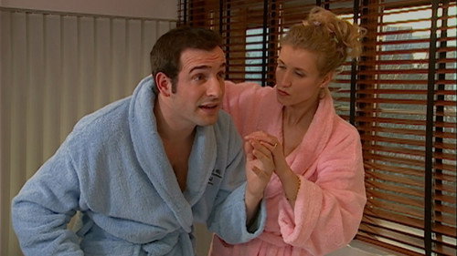 Dans la salle de bain (3) still