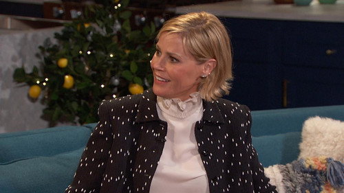 Busy Tonight Season 1 Episode 29 - Julie Bowen