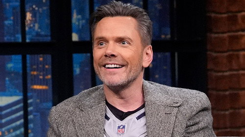 Joel McHale, Alison Oliver still