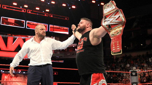 Raw Season 24 Episode 35 - August 29, 2016 (Houston, TX)