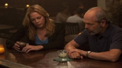 In Plain Sight Season 3 Episode 13 - A Priest Walks Into a Bar