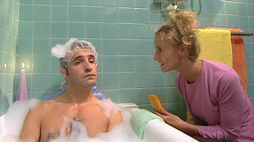 Dans la salle de bain (7) still