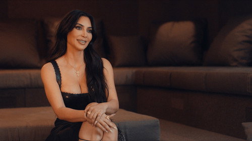 In Vogue: The 90s Season 1 Episode 4 - The Rise of the Met Gala
