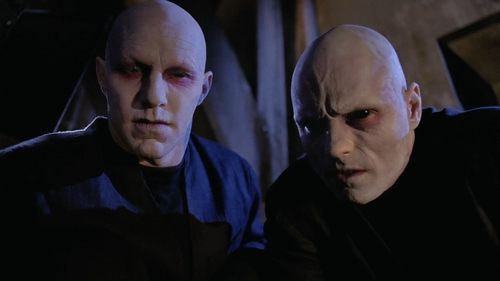 Charmed Season 1 Episode 19 - Out of Sight