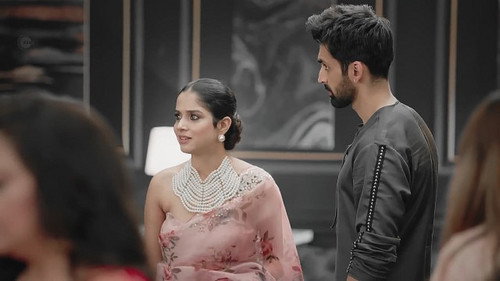 Ishika tries to investigate Bhavani still
