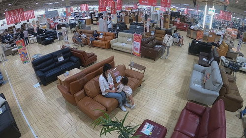 Document 72 Hours Season 11 Episode 23 - Opening New Doors at a Furniture Outlet Store
