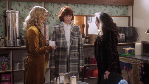 Queens of Mystery Season 1 Episode 5 - Smoke and Mirrors, First Chapter