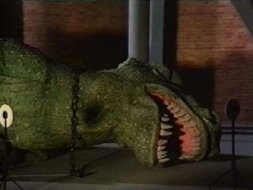 Doctor Who Season 11 Episode 7 - Invasion of the Dinosaurs (3)