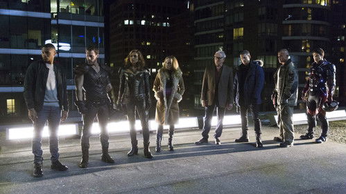 DC's Legends of Tomorrow Season 1 Episode 1 - Pilot (1)