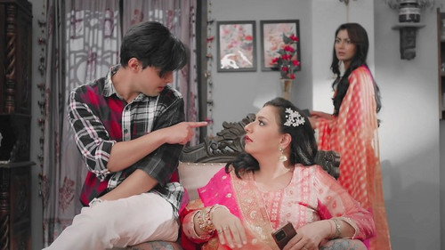 Kaise Mujhe Tum Mil Gaye Season 1 Episode 15 - Amu takes money from Virat