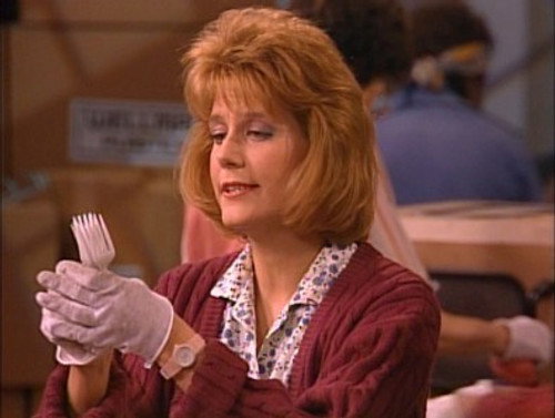 Roseanne Season 1 Episode 19 - Workin' Overtime