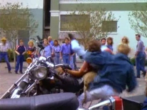 Superboy Season 1 Episode 22 - The Phantom of the Third Division