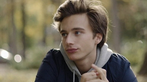 SKAM France Season 4 Episode 9 - My favorite losers