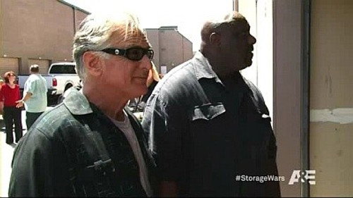 Storage Wars Season 3 Episode 25 - Tustin, Bee Have a Problem