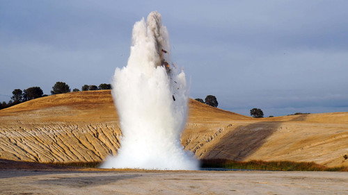 MythBusters Season 13 Episode 7 - Blow It Out of the Water