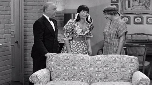 I Love Lucy Season 1 Episode 1 - The Girls Want to Go to a Nightclub