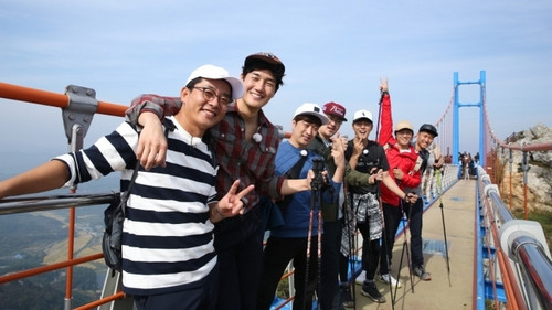 Hello Joon-Ho's Friends (3) + School Trip with a Friend (1) still