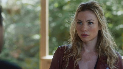 Episode 1042 still
