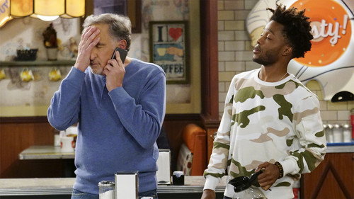 Superior Donuts Season 2 Episode 17 - Balls and Streaks