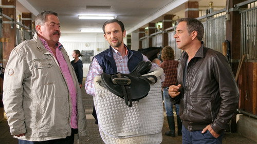 Die Rosenheim-Cops Season 13 Episode 17 - Zu hoch zu Ross