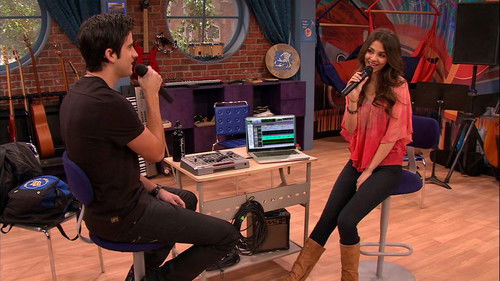 Victorious Season 2 Episode 1 - Beggin' on Your Knees