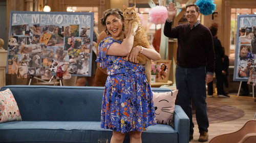 Call Me Kat Season 1 Episode 13 - Cat-A-Versary