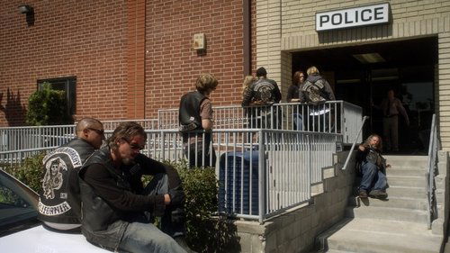 Sons of Anarchy Season 2 Episode 13 - Na Trioblóidí