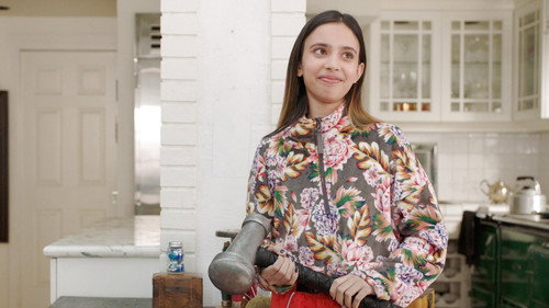 Gabby Duran and the Unsittables Season 1 Episode 17 - Tailoring Swift