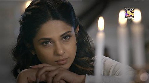 Maya Gives A Gift Box To Saanjh still