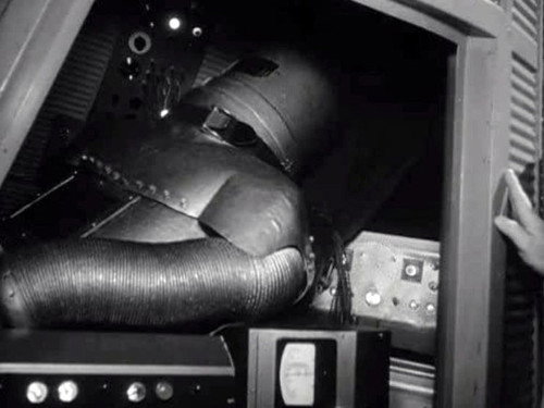 Voyage to the Bottom of the Sea Season 1 Episode 21 - The Indestructible Man