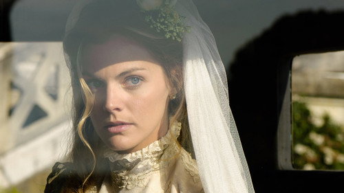 Grand Hotel Season 2 Episode 1 - Lights and Shadows