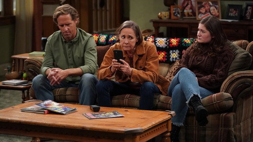 The Conners Season 3 Episode 19 - Jeopardé, Sobrieté, and Infidelité