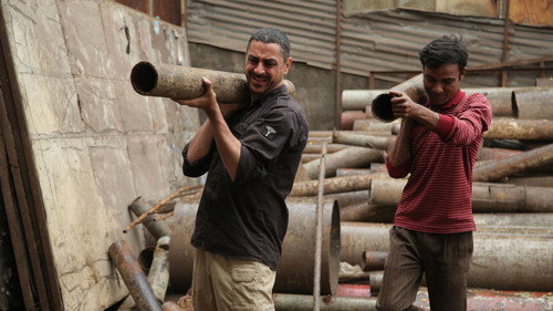Arman ja viimeinen ristiretki Season 2 Episode 2 - Bangladesh, Ship unloader