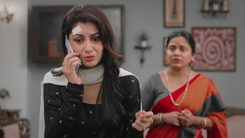 Amruta tries to meet Virat still