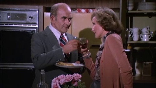 Lou Grant Season 1 Episode 4 - Henhouse