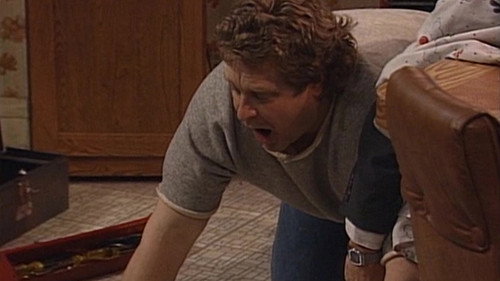 Roseanne Season 1 Episode 21 - Death and Stuff