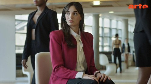 H24: 24 Hours, 24 Women, 24 Stories Season 1 Episode 2 - 08:00 : 10cm Above Ground