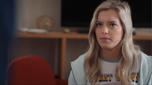 Episode 914 still