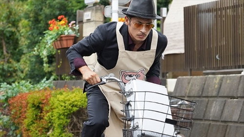 The Legendary Gangster Devotes His Life To Household Chores! still