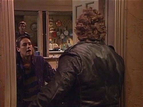 Roseanne Season 2 Episode 20 - To Tell the Truth