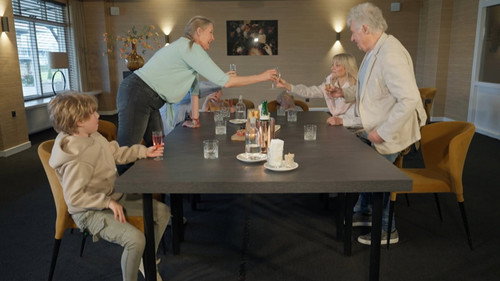 Steenrijk, Straatarm Season 10 Episode 14 - Episode 14