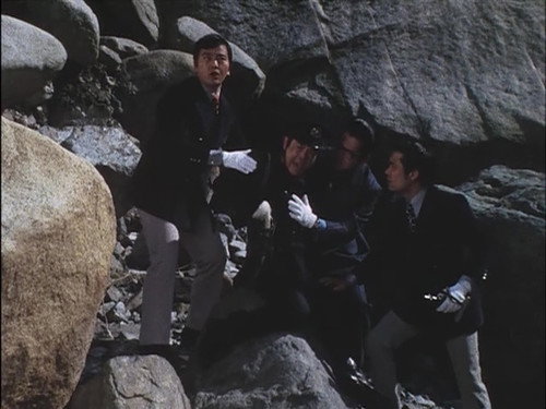 Spectreman Season 1 Episode 10 - Stop the Monster Train!!