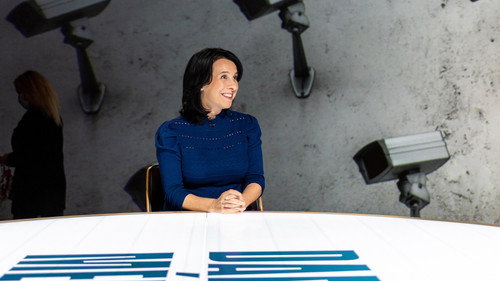 Dans les médias Season 5 Episode 5 - Episode 5