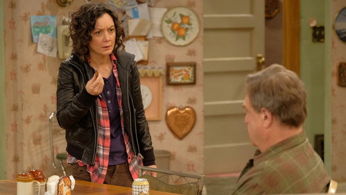 Roseanne Season 10 Episode 2 - Dress to Impress