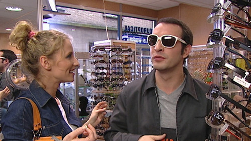 Chez l'opticien still