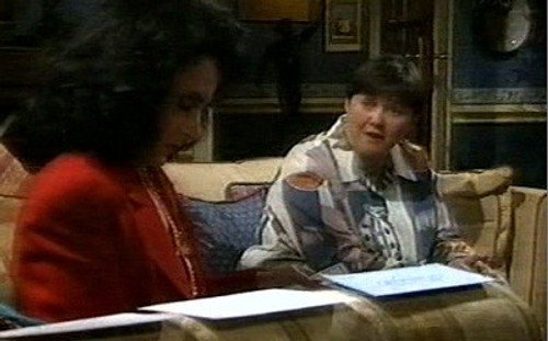 Birds of a Feather Season 4 Episode 12 - Okey-Cokey-Karaoke
