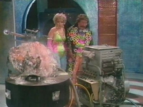 Doctor Who Season 10 Episode 8 - Carnival of Monsters (4)
