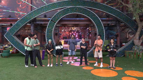 Ticket To Finale Task Breaks Down Pooja! still